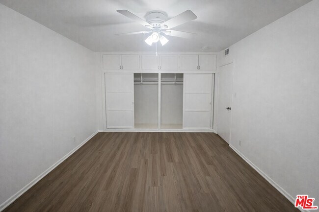 Building Photo - 447 S Palm Dr