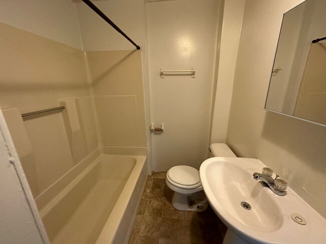 Building Photo - 937 S Jackson St