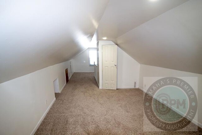 Building Photo - 2 Bed home Near Midtown!