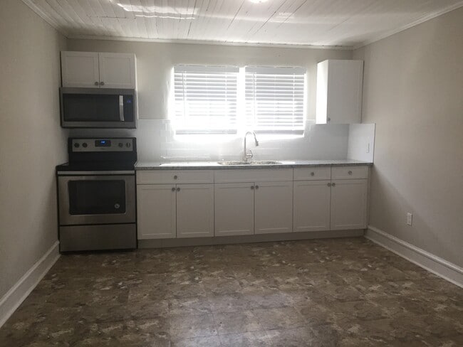 Building Photo - 2 Bed, 1 Bath Home Available in Woodruff