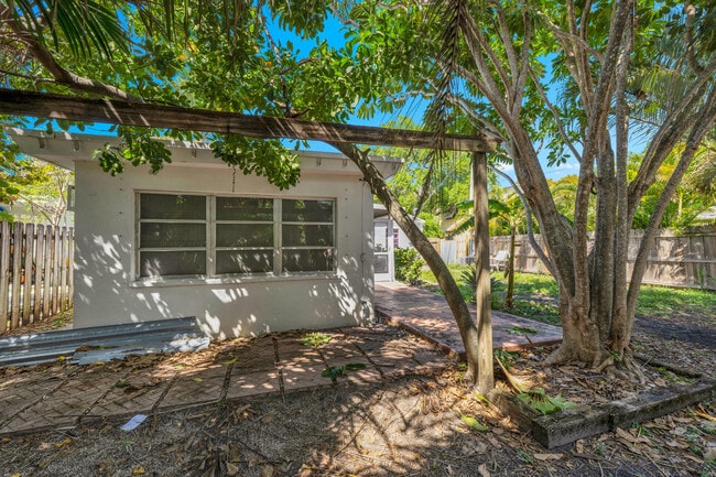 Building Photo - 132 E Central Blvd