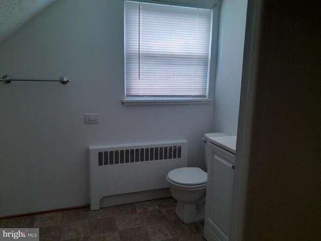 Building Photo - 6731 Edwards Ave