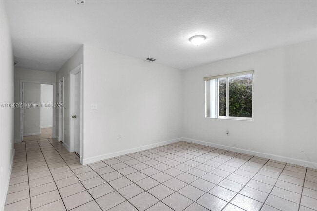 Building Photo - 2817 SW 39th Ave