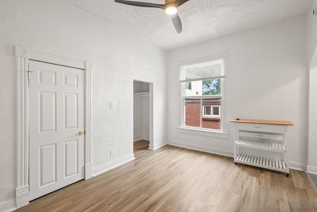 Building Photo - 1325 Corona