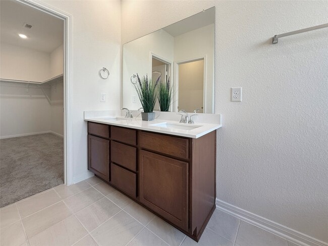 Building Photo - 2809 Cordova Hl Dr