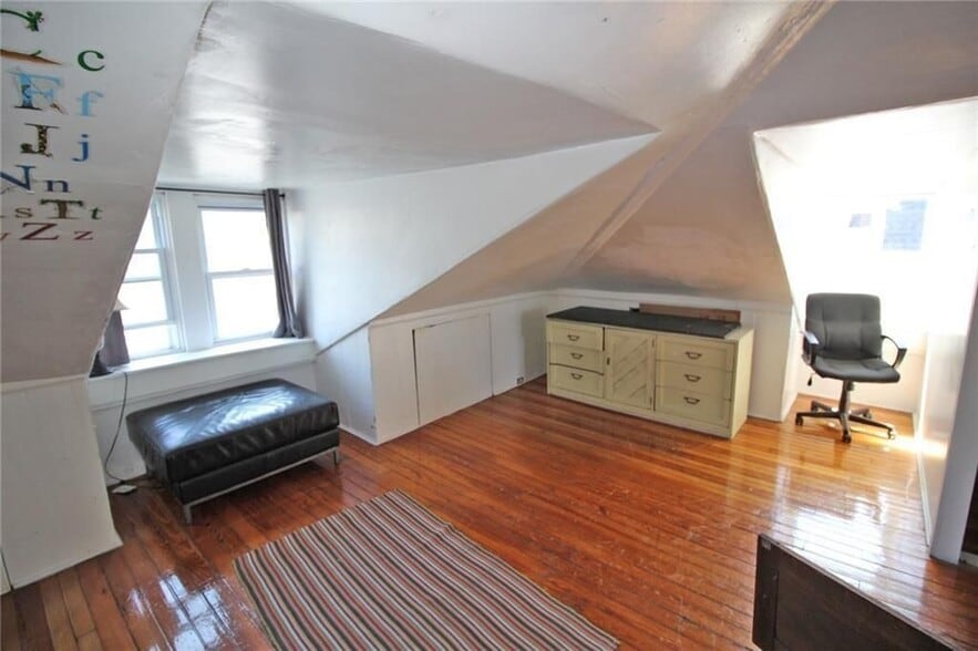 Building Photo - 32 Ann St