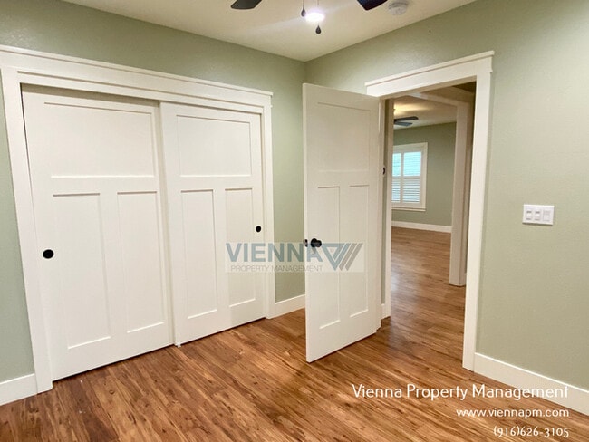 Building Photo - 5668 11th Ave