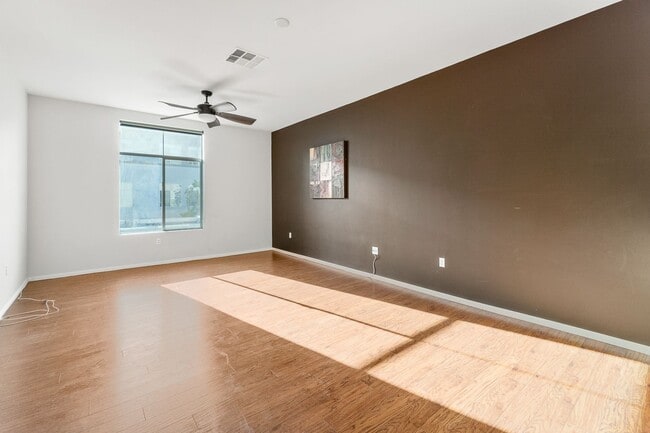 Building Photo - Spacious 2 Bedroom, 2 Bathroom Loft in Historic Downtown Anaheim