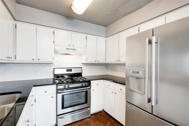 Building Photo - 403 W Elizabeth St