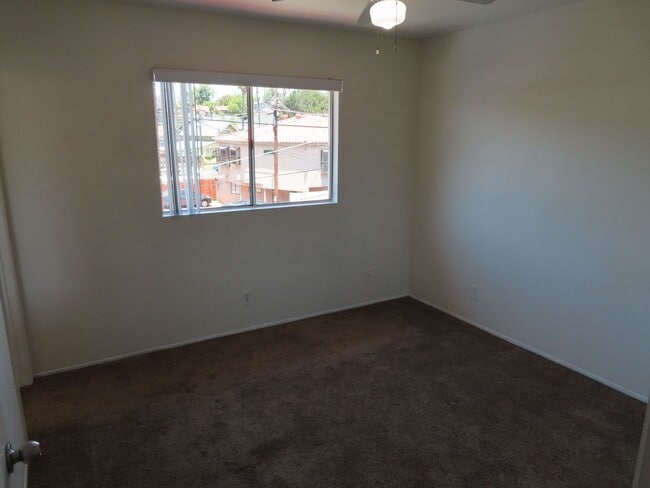 Building Photo - Renovated 2 Bed, 2 Bath Apartment in the h...