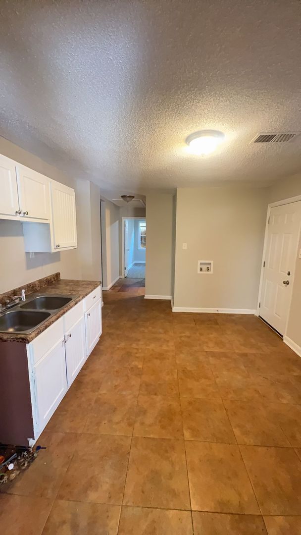 Building Photo - Newly Rehabbed Home in Binghampton - Open ...