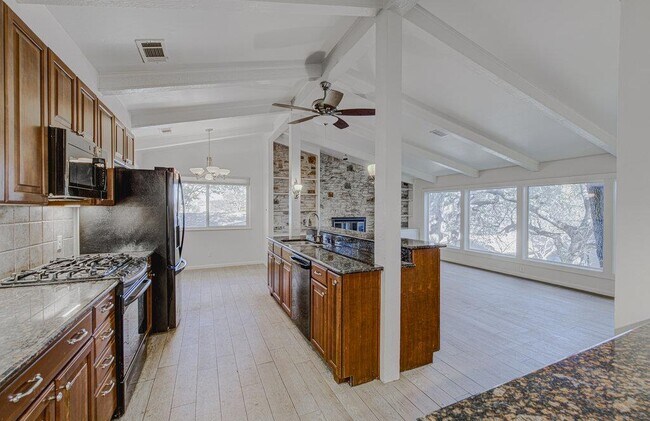 Building Photo - 2400 Spring Creek Dr