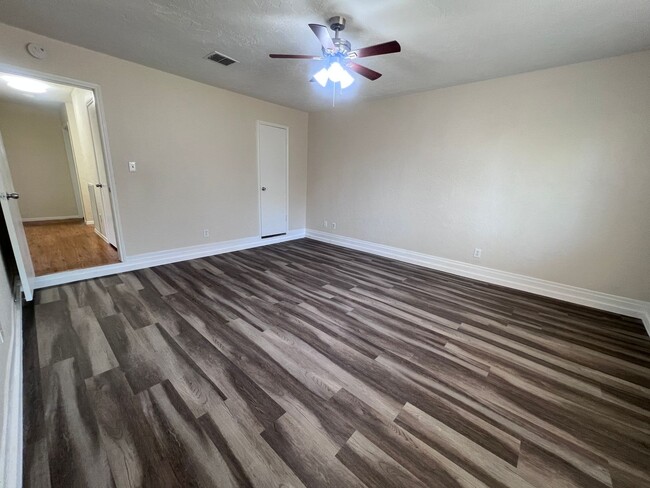 Building Photo - 4 Bedroom 2 Bathroom in Northwest Houston ...