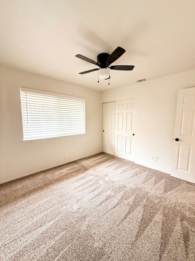 Building Photo - Lovely 3 Bedroom 2 Bathroom Available Now!