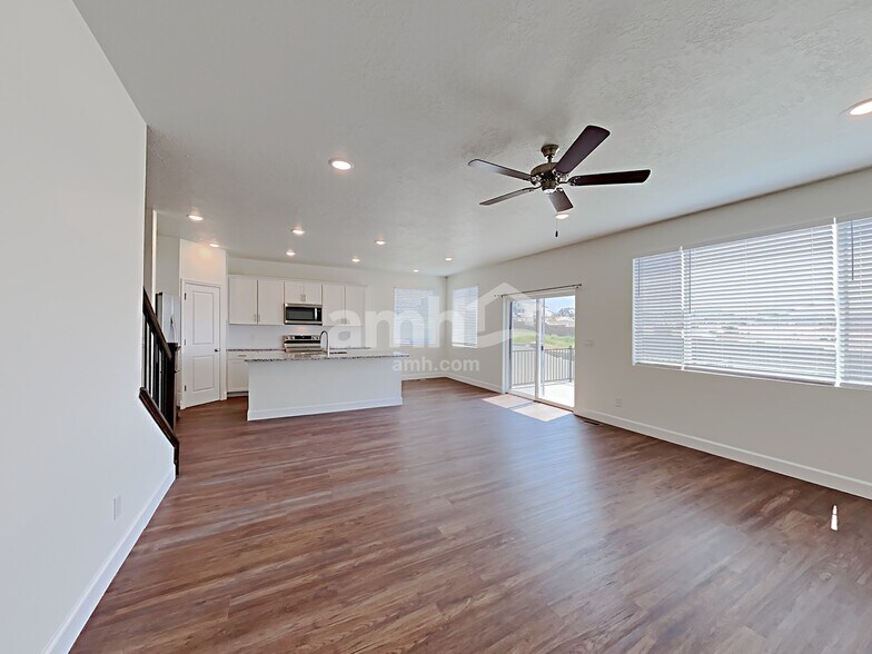 Building Photo - 1279 N Wagon Wy