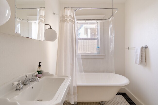 Building Photo - 4065 N Mississippi Ave