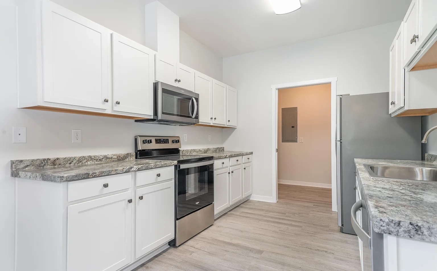 Kitchen - 9105 Beach Dr SW