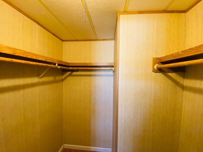 Building Photo - Cute Country Home on 1 Acre!