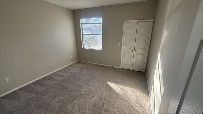 Building Photo - 1 Bed 1 Bath with ALL Appliances