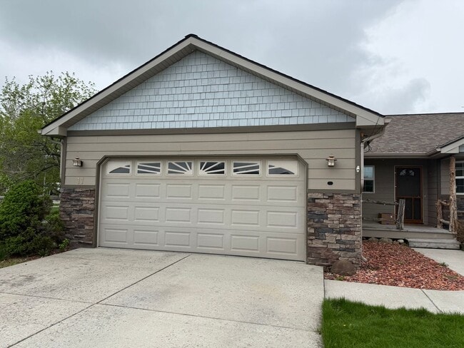 Building Photo - Single Family Home for Rent in Bozeman! Ov...