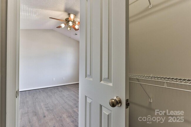 Building Photo - 9522 Bird Watch Ln