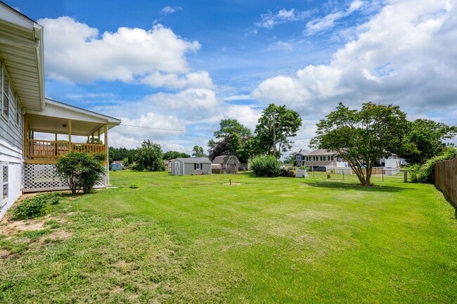Building Photo - Charming Bi-Level for rent in Milford, $2,...