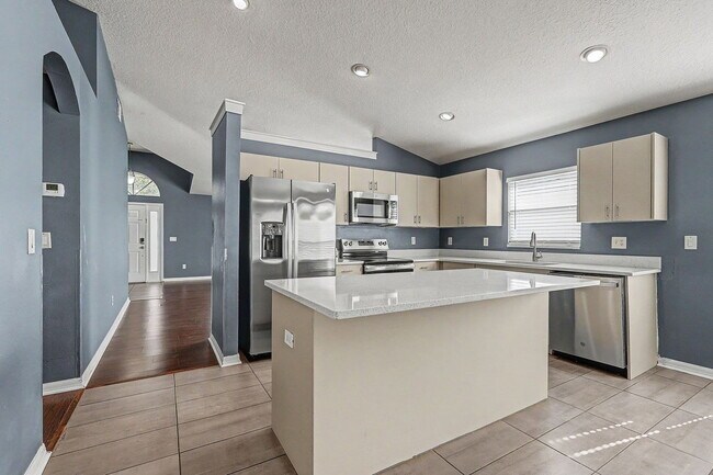 Building Photo - 30936 Baclan Dr