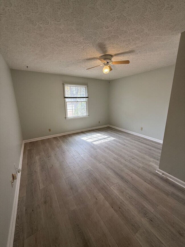 Building Photo - 706 Tibet Ave