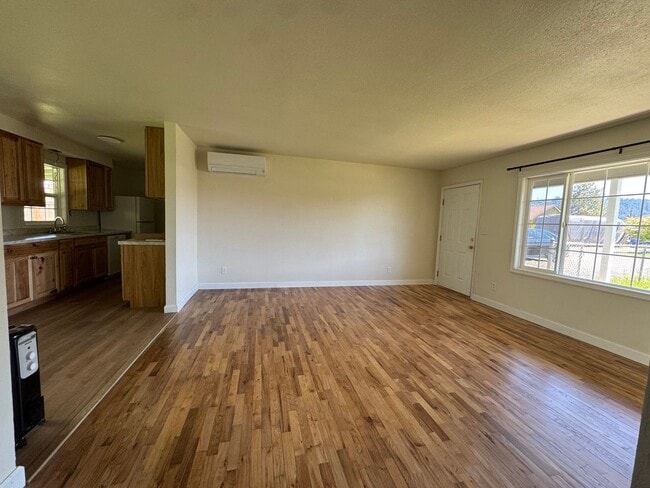 Building Photo - Recently remodeled 2-bedroom, 1-bathroom home
