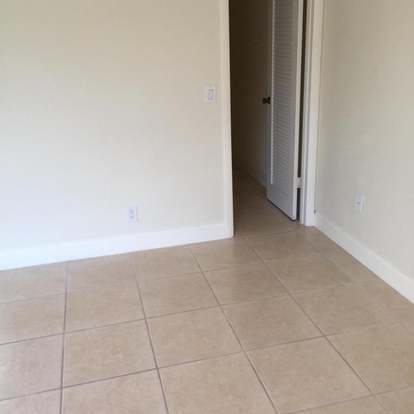 Building Photo - 347 Normandy Ln