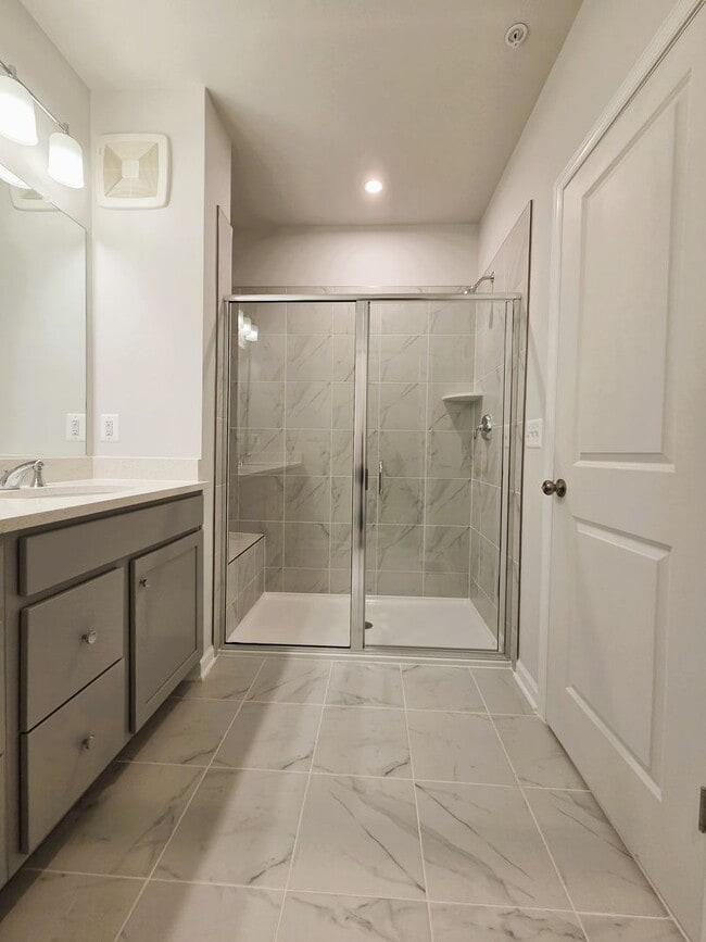 Building Photo - Newer ground level condo in Coalfield Station located in highly desireable Midlothian.