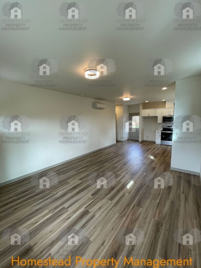 Building Photo - BEAUTIFUL HOME IN DALLAS!