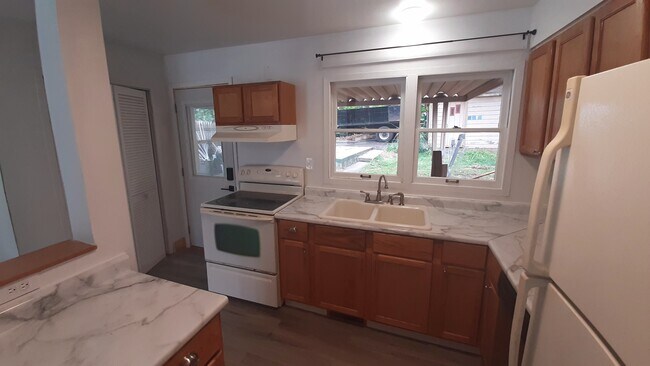 Building Photo - 386 Worden St