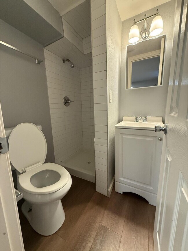 Building Photo - Chic Urban Studio in the heart of Denver!