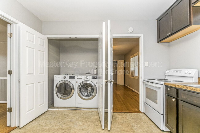 Building Photo - 208 E Geer St