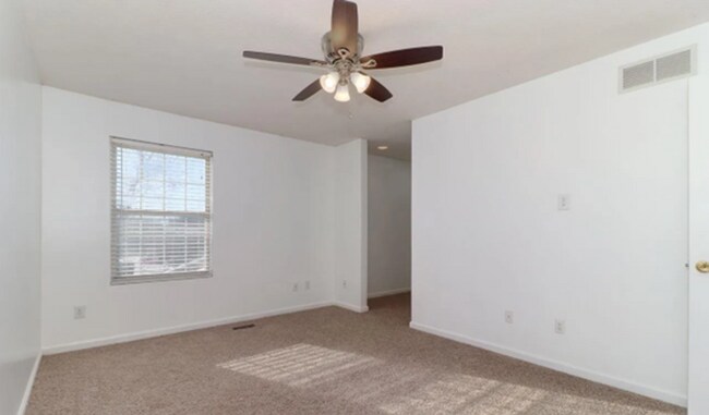 Building Photo - Spacious & Stylish 4-Bed, 4-Bath Townhome ...
