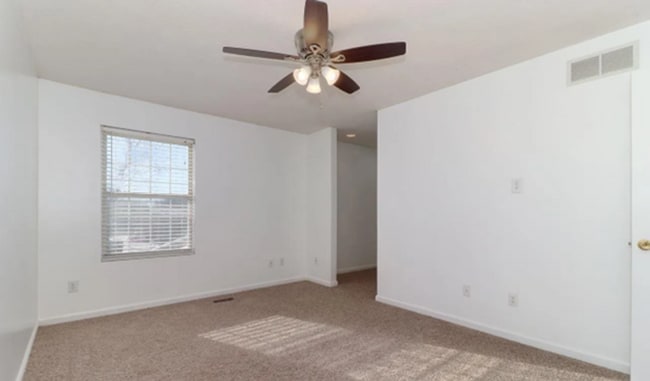 Building Photo - Spacious & Stylish 4-Bed, 4-Bath Townhome in Desirable North Normal