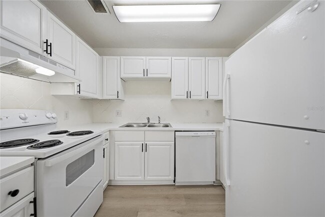 Building Photo - 13690 Orange Sunset Dr