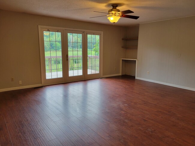 Building Photo - Single Family Home