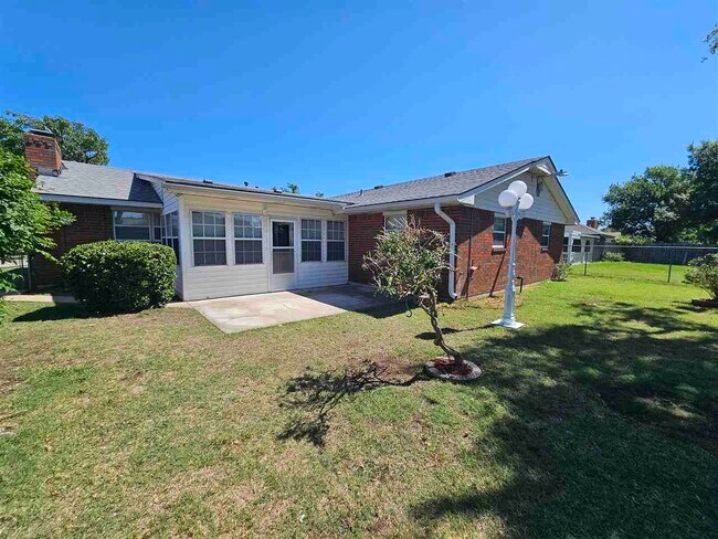 Building Photo - 7318 NW Andrews Ave