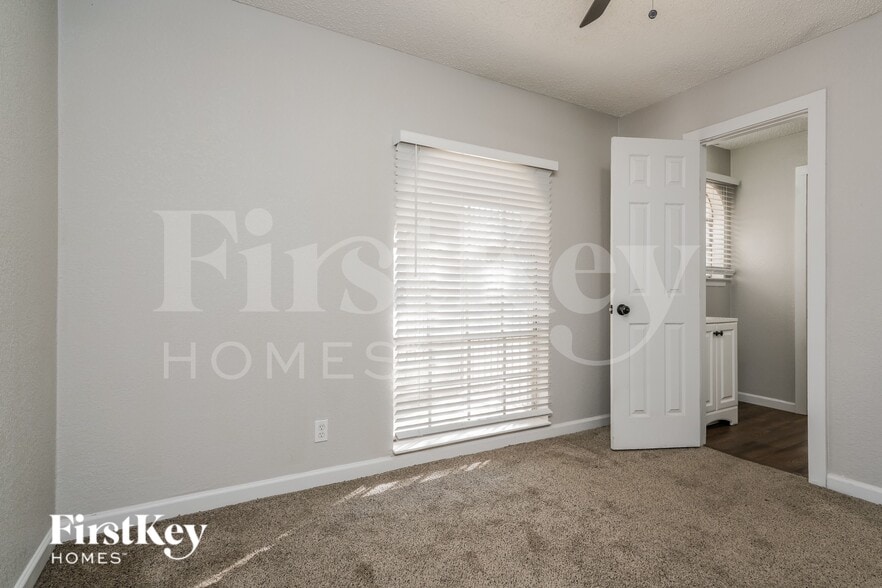 Building Photo - 800 W Cheryl Ave