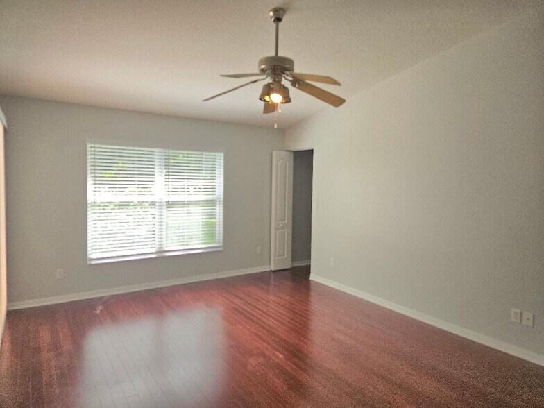 Primary Bedroom - 911 Wood Creek Dr