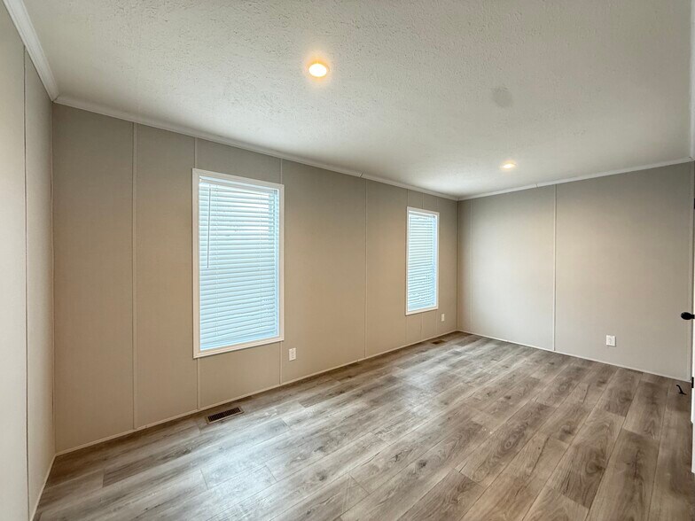 Building Photo - 29647 Erie Ct