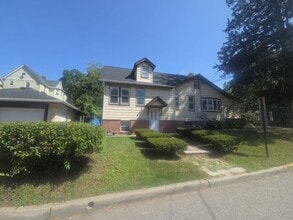Building Photo - 101 Maple St