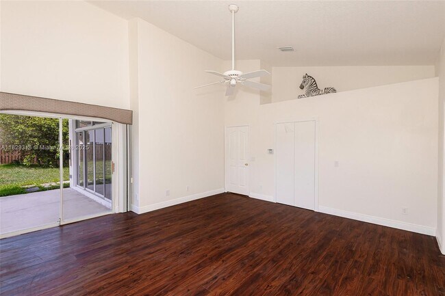 Building Photo - 10418 Brasilia St