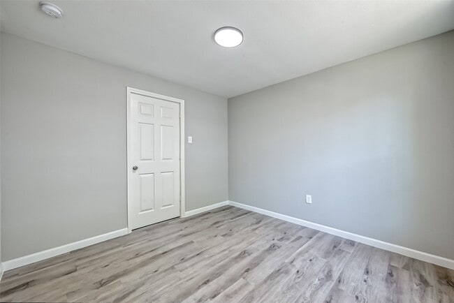 Building Photo - 3270 Reeves St