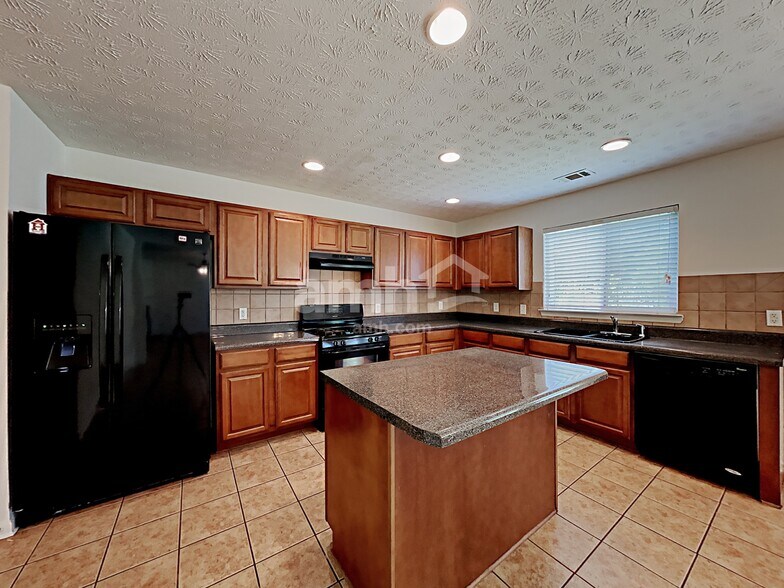 Building Photo - 2641 Farmstead Ct