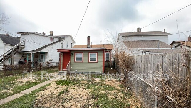 Building Photo - 252 McClure St