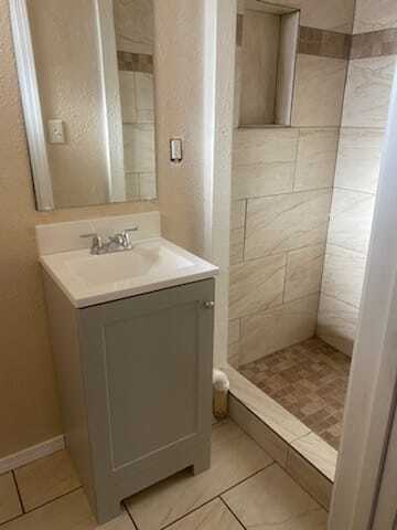 Building Photo - 14633 Valentin Dr
