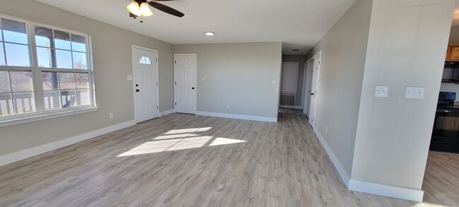 Building Photo - Spacious Two Bedroom home - Country Settin...